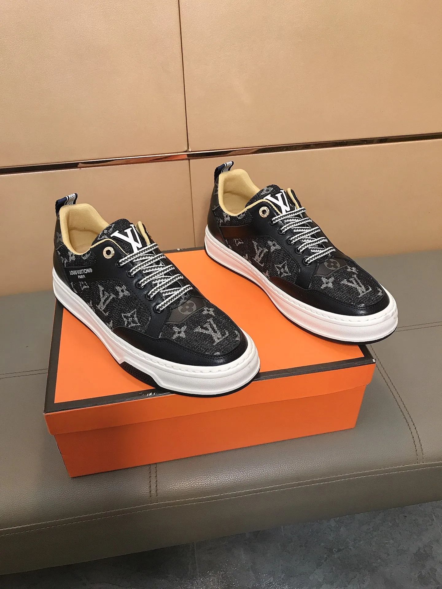 Ex-factory price 380🔥🆕Hot model [Louis Vuitton] LV🔝New Korean style casual men's shoes, high-end brand, the upper is made of Italian imported cowhide + brand printed fabric, and pigskin feet are made🔥, making walking more convenient and comfortable! Amazing work [color]! Create a fashionable personality to set off your uniqueness! A must-have for trendy men! Classic🔥Size: 38-44